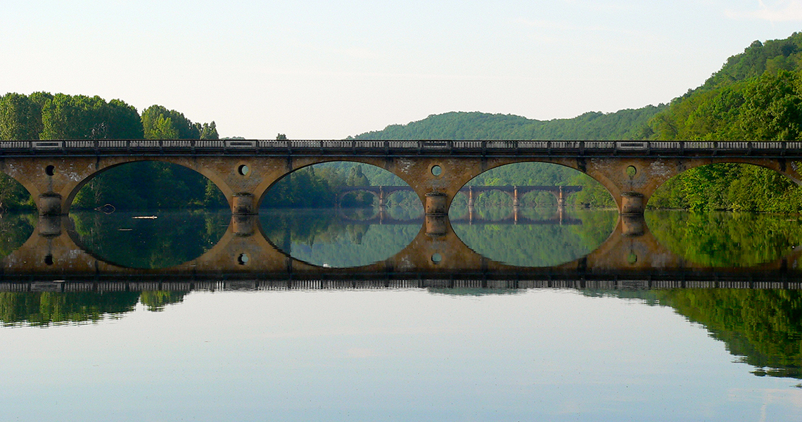 crossbill-guides-dordogne-landscape-david-simpson-bridge